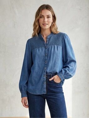 TIME and TRU Smocked Gathered Chest Blouse, Women’s L, Medium Wash Blue